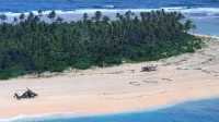 Троих пропавших туристов нашли по буквам SOS на пляже острова в Тихом океане
