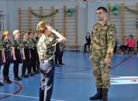 В Абакане лучших школьников в военно-патриотическом конкурсе наградили росгвардейцы