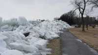 Озеро в Канаде накрыло «ледяное цунами»
