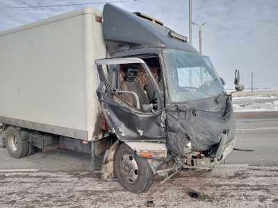В Хакасии автоледи не предоставила преимущество грузовику