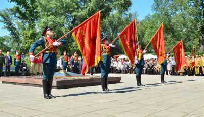 Сергей Шойгу лично передал в Хакасию боевые знамёна Пирятинской дивизии