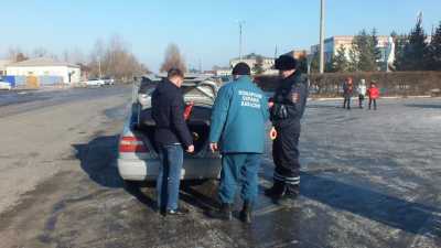 В Хакасии водителей просили показать огнетушители