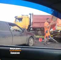 В Хакасии грузовик столкнулся с иномаркой