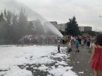 В Саяногорске огнеборцы устроили пенное шоу для горожан