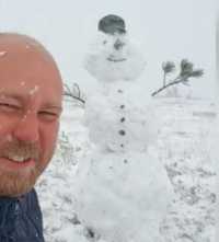 СМИ: Жители Хакасии слепили первого снеговика