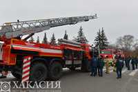 Ветстанцию, гараж и грузовик пришлось спасать от огня в Хакасии