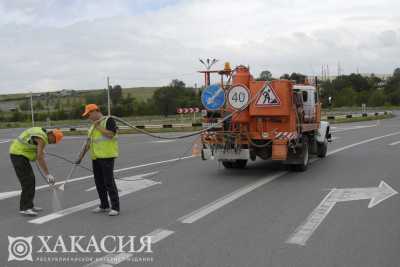 Глава Хакасии проверяет дороги и медицинские учреждения