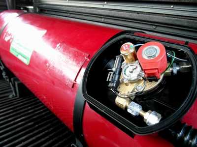 В Хакасии в машине на СТО взорвался газ