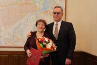 Директору абаканского лицея вручили высшую муниципальную награду