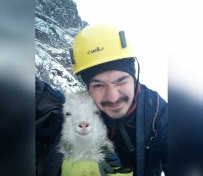 Разбежавшись, прыгнул на скалу: в Хакасии спасли козлёнка