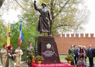 В Аскизе открыт памятник советскому солдату-победителю