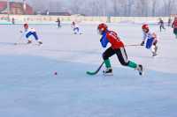 В начале весны на ледовом поле в Хакасии встретятся хоккеисты