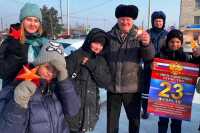 Защитников Отечества на колёсах поздравили в Хакасии