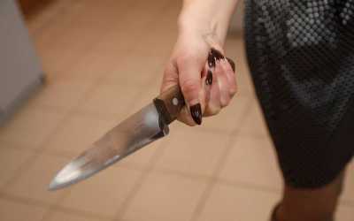 Чтобы помочь любимому, жительница Хакасии напала с ножом на человека