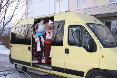 В Хакасии сказочная мобильная бригада устроила праздник детям с ограниченными возможностями здоровья