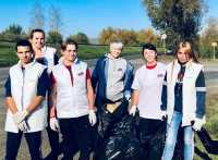 «Молодая Гвардия» очистила берега от сотни кг пластиковых изделий, стекла и мусора