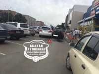 Две иномарки в Абакане не поделили парковку у крупного ТЦ