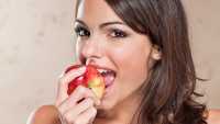 Секрет авокадо и мифы о яблоках: назван способ безопасно есть фрукты