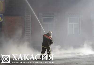 На Мендибековском хуторе загорелось здание