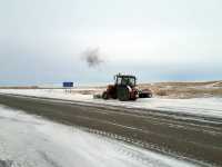 Снежные заносы на трассе Абакан-Саяногорск осложняют путь автомобилистам
