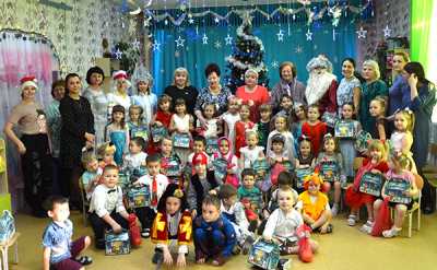 Благодаря Союзу женщин России и спонсорам каждый ребёнок в «Колокольчике» получил подарок к Новому году. 