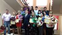 Глава Хакасии вручил денежные сертификаты участникам программы улучшения жилищных условий