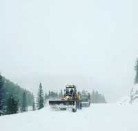 В Хакасии грейдеры расчищают от снега дороги к населенным пунктам