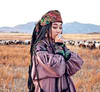 Трогательный образ хакасской пастушки близок фотохудожнице. «Это моё детство», — говорит она. 