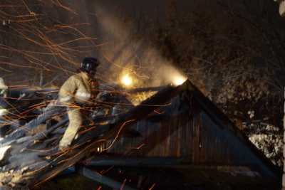 Еще один нежилой дом горел в Хакасии