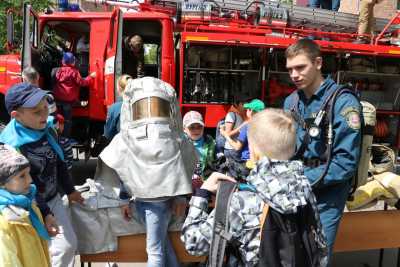 Пожарные Хакасии развлекут детей в их праздник