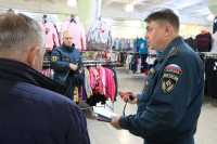 Пожарные проверили торговый центр в Черногорске