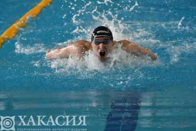 В Абакане соревнуются лучшие пловцы Сибири