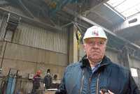 Михаил Борисов работает на «Стальконструкции» 48 лет. Долгий век и успешность предприятия объясняет так: «У нас универсальное металлопроизводство. Изготавливаем  любые строительные конструкции из металла. И нет ни единой одинаковой, все уникальны». 