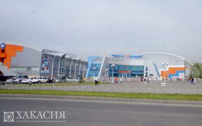 В Абакане началась трансляция чемпионата и первенства Сибири по плаванию