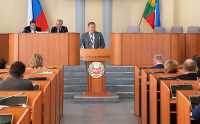 Министр финансов Хакасии Игорь Тугужеков доложил участникам слушаний о нюансах республиканского бюджета 2022 года. 
