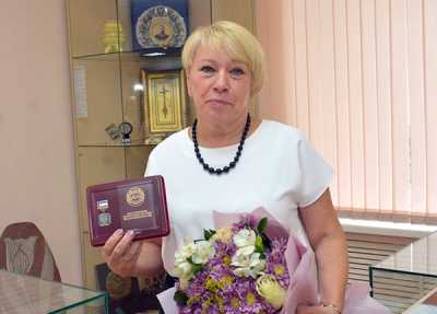 Лина Соколова удостоена почётного звания «Заслуженный экономист Республики Хакасия». Работе в правительстве она посвятила 29 лет. 