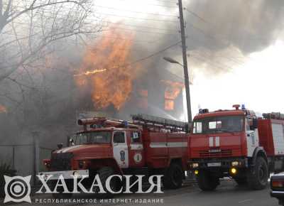 Более 40 пожаров потушили в Хакасии за три выходных