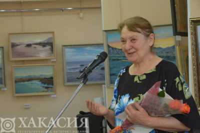 В Абаканской картинной галерее открылась персональная выставка Тамары Ощепковой