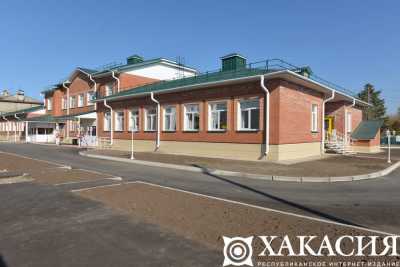 Валентин Коновалов открыл новый детский сад в Белом Яре