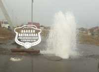 Стало известно, кто устроил фонтан на проезжей части в Абакане