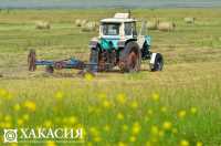 Житель Хакасии не может ездить на тракторе из Санкт-Петербурга