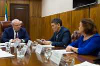Глава Хакасии обсудил с представителями ОНФ реализацию указов президента