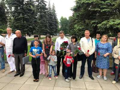 Глава Хакасии в День памяти и скорби почтил память павших в Великой Отечественной войне