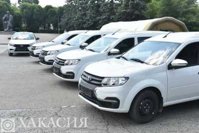 39 легковых автомобилей для больниц поступили в Хакасию