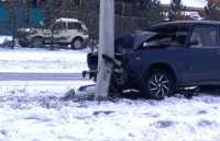 Женщина и фонарный столб пострадали от водителя, лишенного прав, в Черногорске