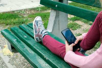 Абаканская школьница лишилась телефона на детской площадке