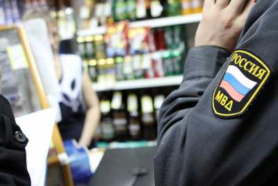 Продавец заплатит крупный штраф за продажу алкоголя подростку