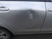 В Абакане неизвестный водитель помял Toyota Vitz