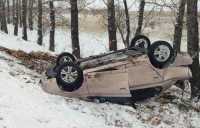 Опрокинулась на дерево: пассажир Тойоты получила травмы на трассе в Хакасии