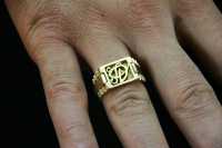 Золотой мужской перстень: как подчеркнуть чувство стиля?